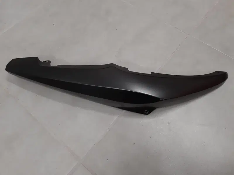 Rivestimento laterale posteriore Piaggio NRG 50 (2)