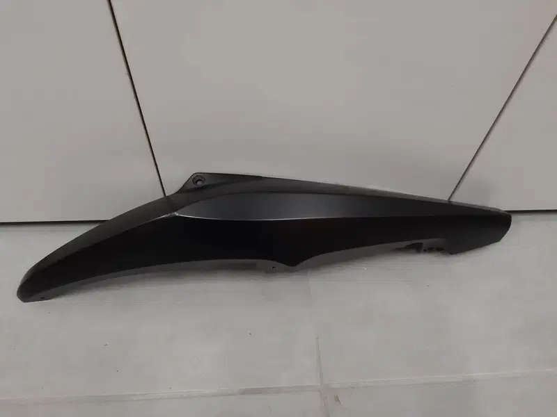 Rivestimento laterale posteriore Piaggio NRG 50 (3)