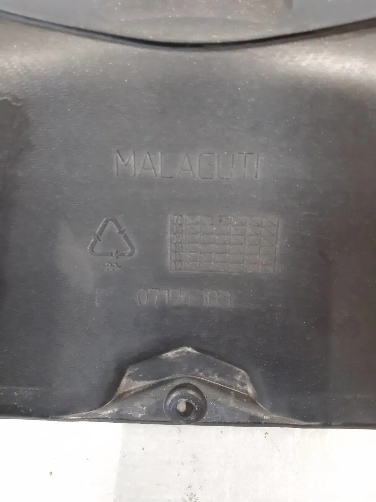 Sportello batteria Malaguti Centro 125 160 (3)