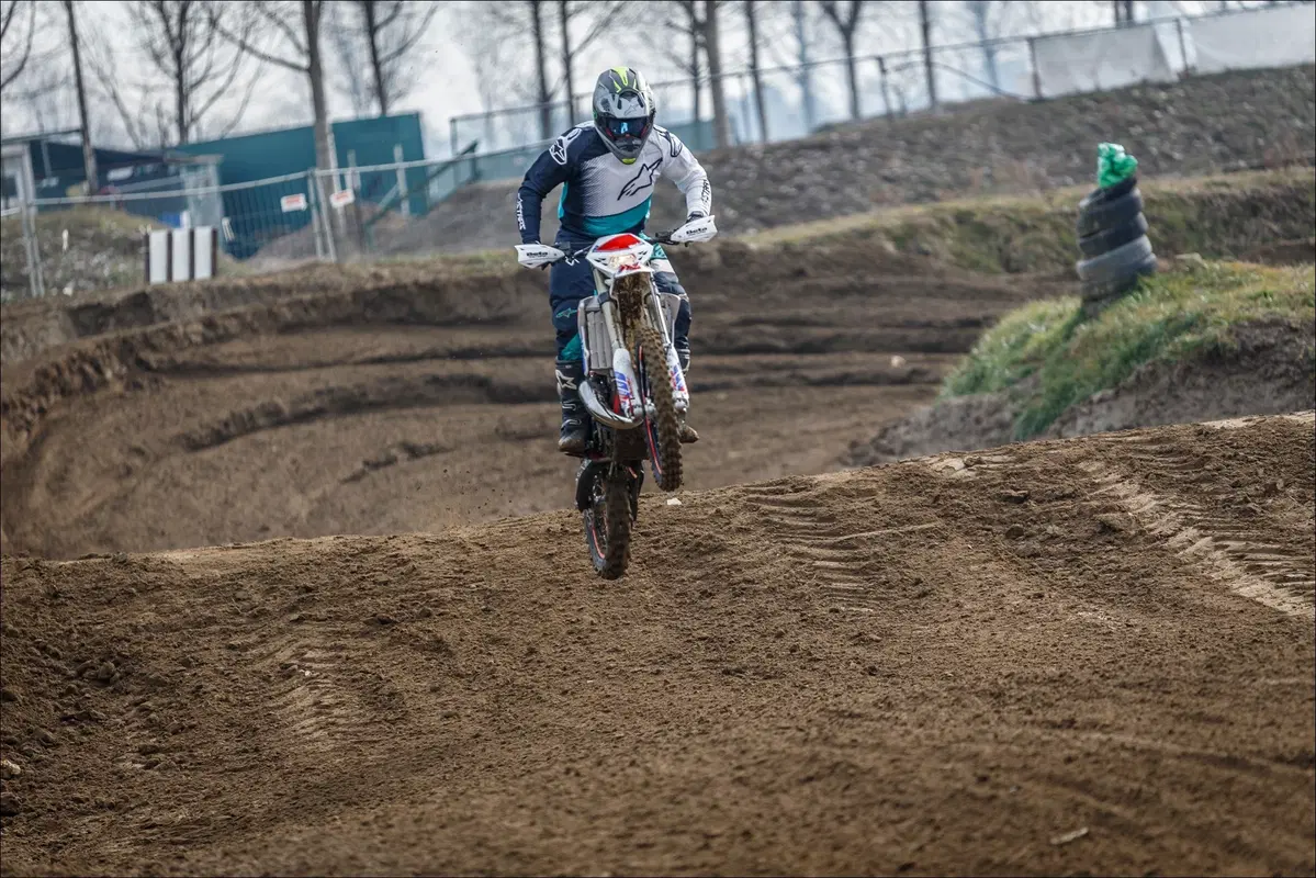 Beta 125 Enduro TEST 2 tempi vs 4 tempi: sfida in pista (4)