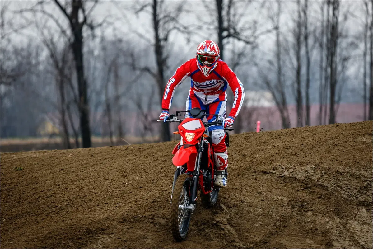 Beta 125 Enduro TEST 2 tempi vs 4 tempi: sfida in pista (8)
