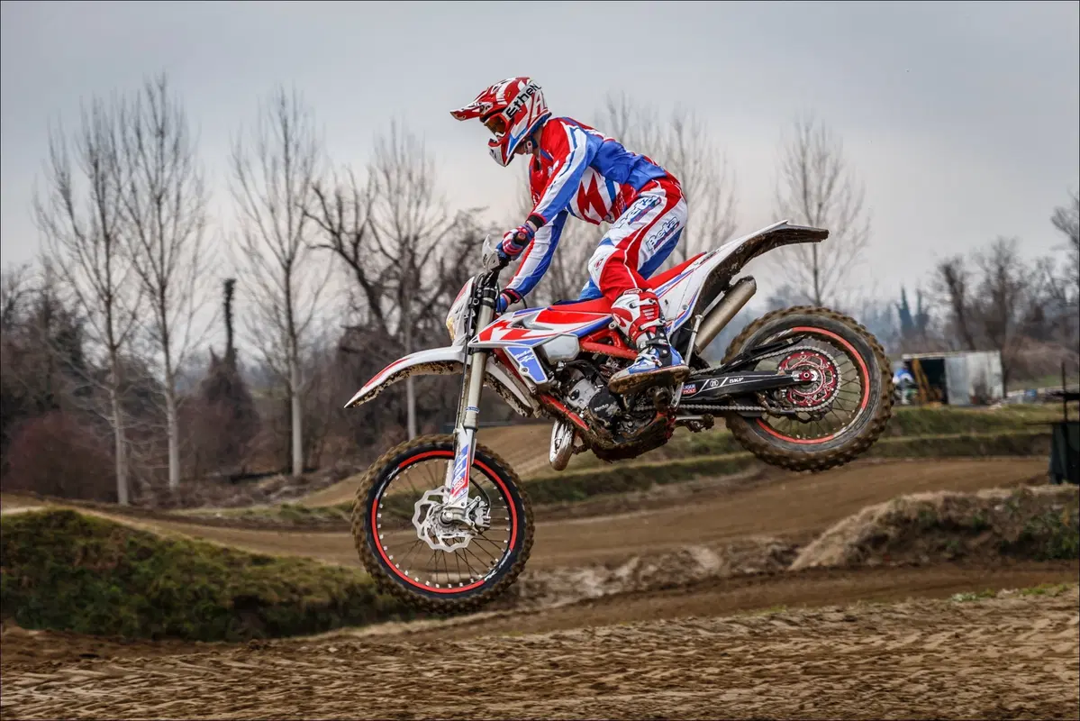 Beta 125 Enduro TEST 2 tempi vs 4 tempi: sfida in pista (11)
