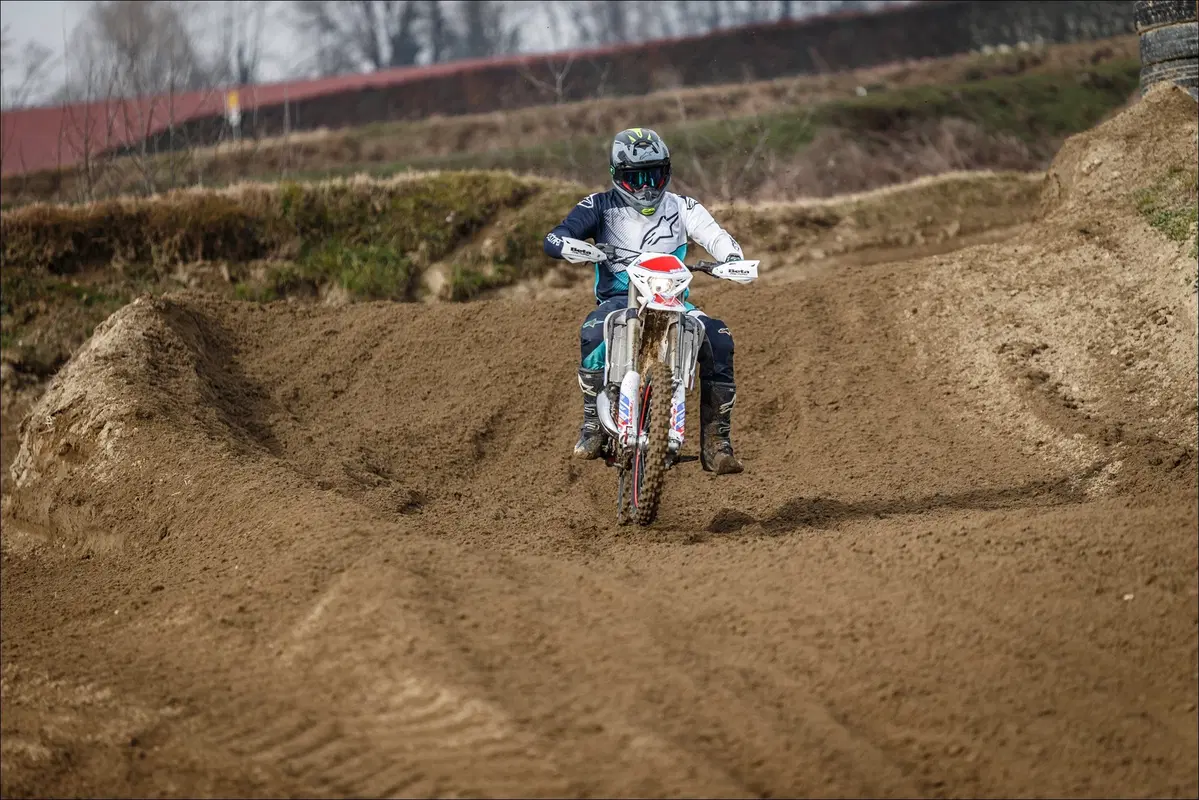 Beta 125 Enduro TEST 2 tempi vs 4 tempi: sfida in pista (12)