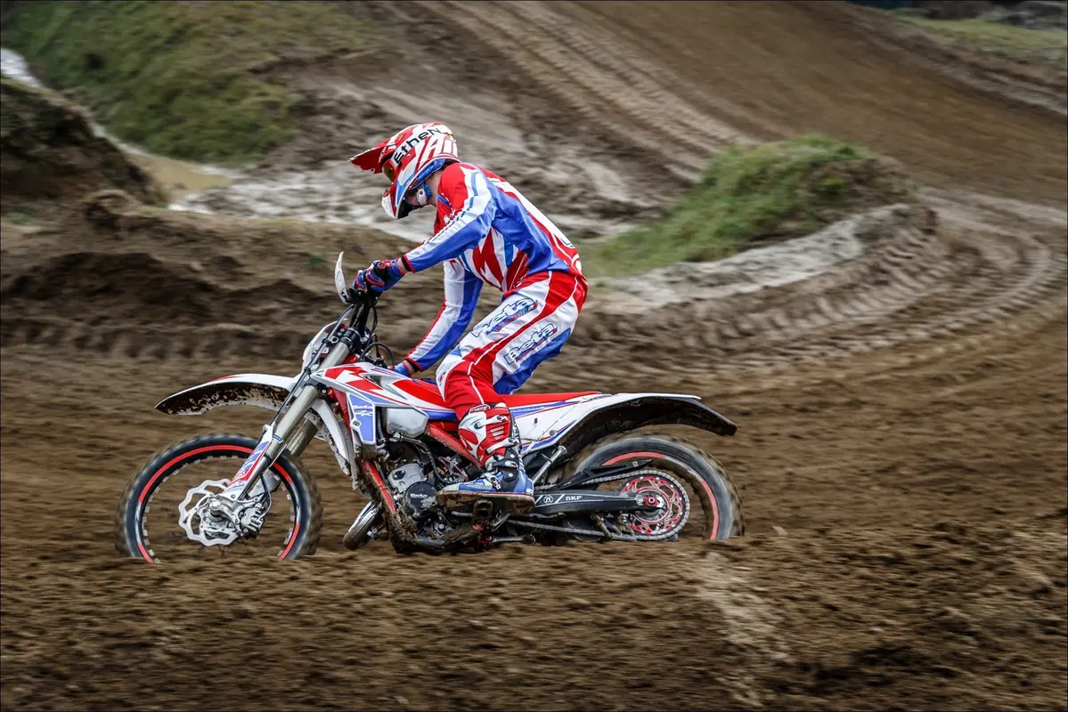 Beta 125 Enduro TEST 2 tempi vs 4 tempi: sfida in pista (13)