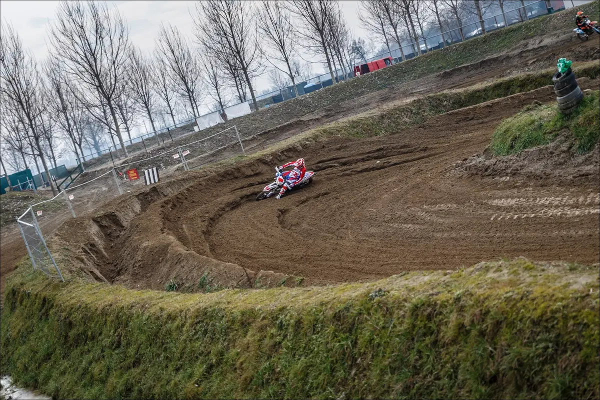 Beta 125 Enduro TEST 2 tempi vs 4 tempi: sfida in pista (14)