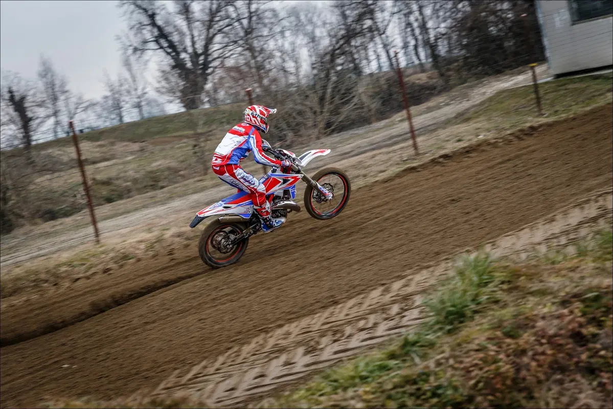 Beta 125 Enduro TEST 2 tempi vs 4 tempi: sfida in pista (15)
