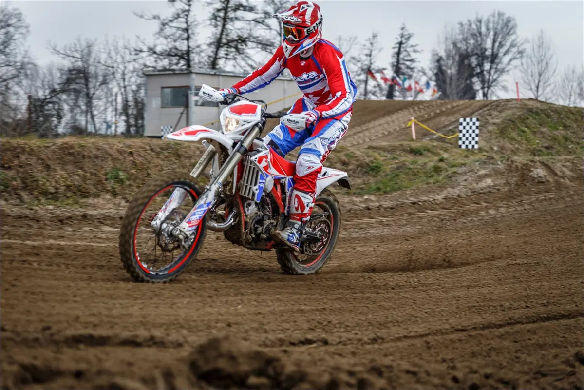 Beta 125 Enduro TEST 2 tempi vs 4 tempi: sfida in pista (16)
