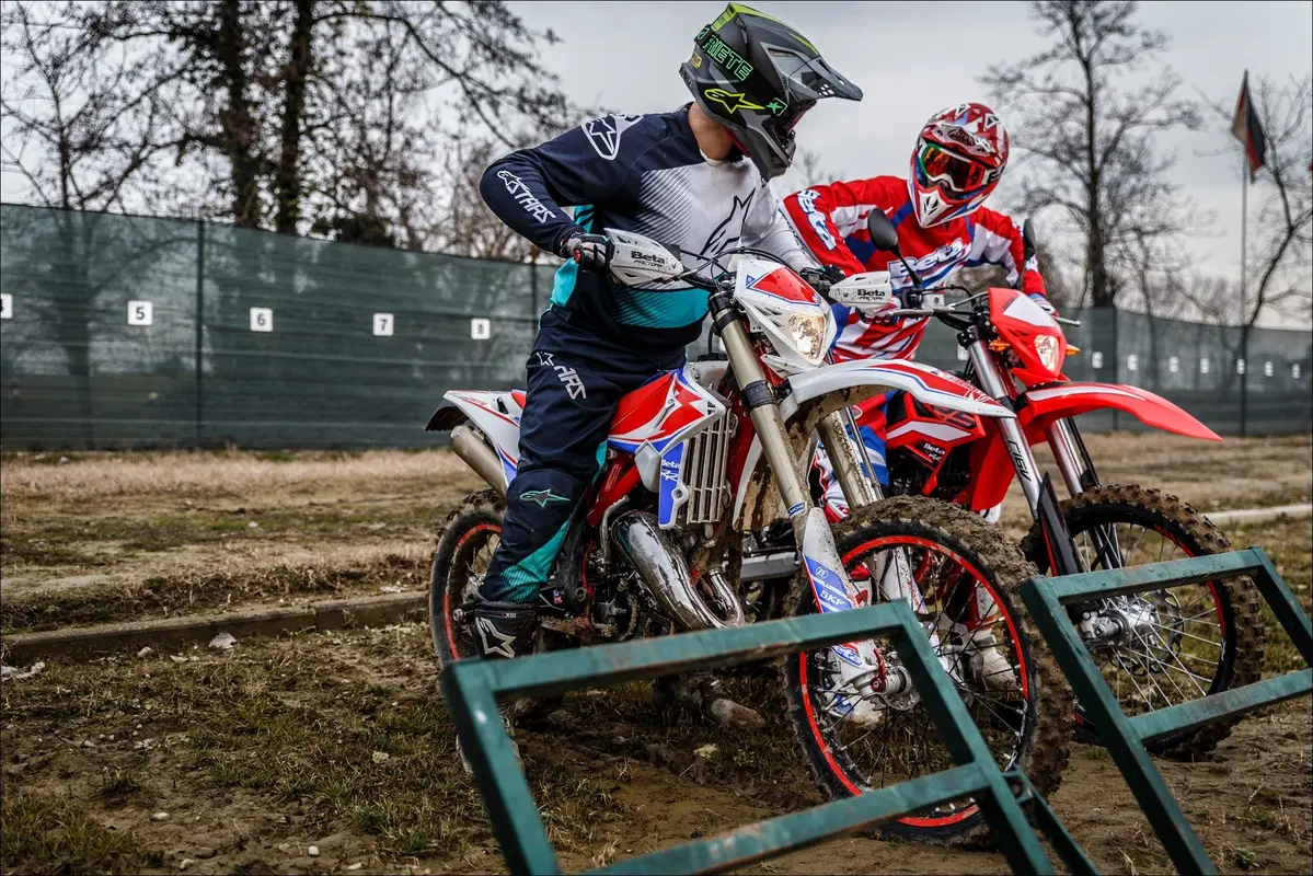 Beta 125 Enduro TEST 2 tempi vs 4 tempi: sfida in pista (18)