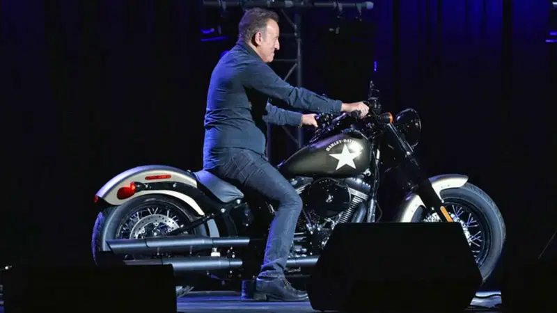 Moto e Celebrity: Bruce Springsteen mette all'asta la sua Harley