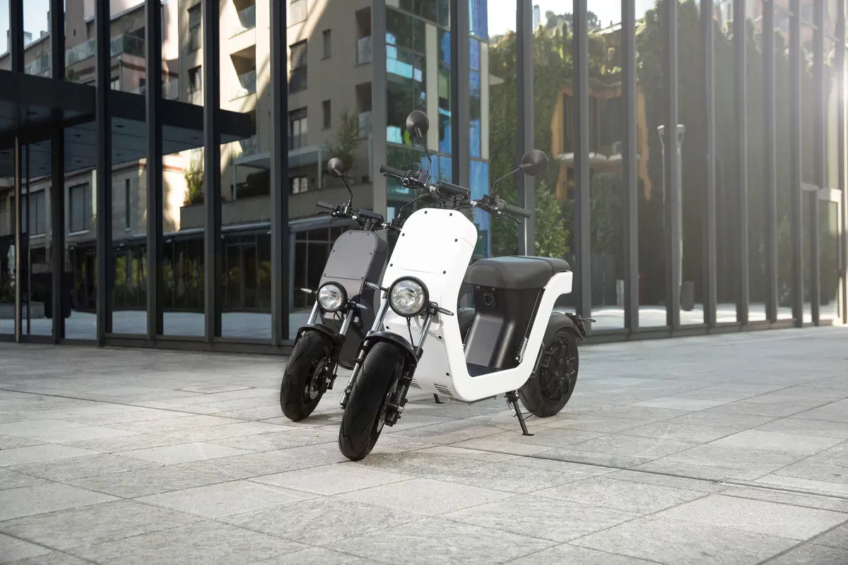 ME Scooter e Mr. Martini insieme all'insegna del design  (14)
