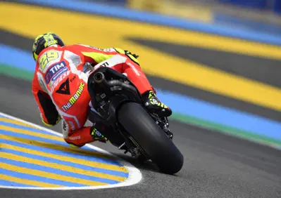 MotoGP. Iannone velocissimo nel Warm up