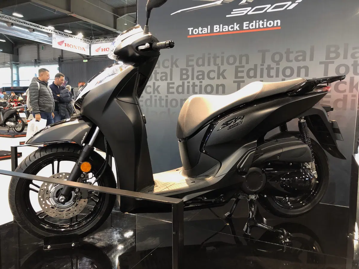 Honda: SH300 Total Black a Motor Bike Expo 2020 (2)