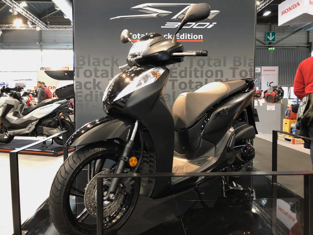 Honda: SH300 Total Black a Motor Bike Expo 2020 (3)