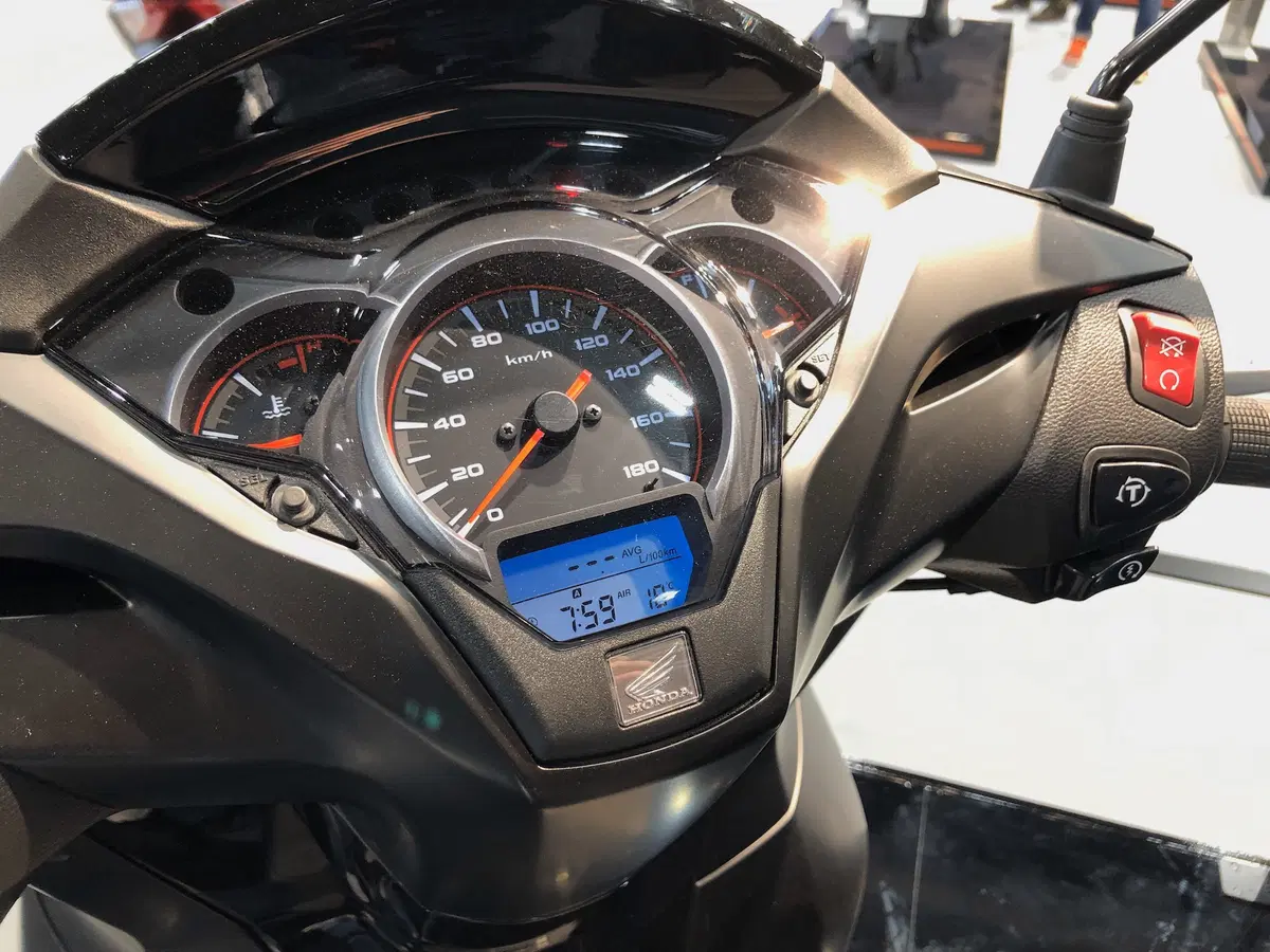 Honda: SH300 Total Black a Motor Bike Expo 2020 (4)