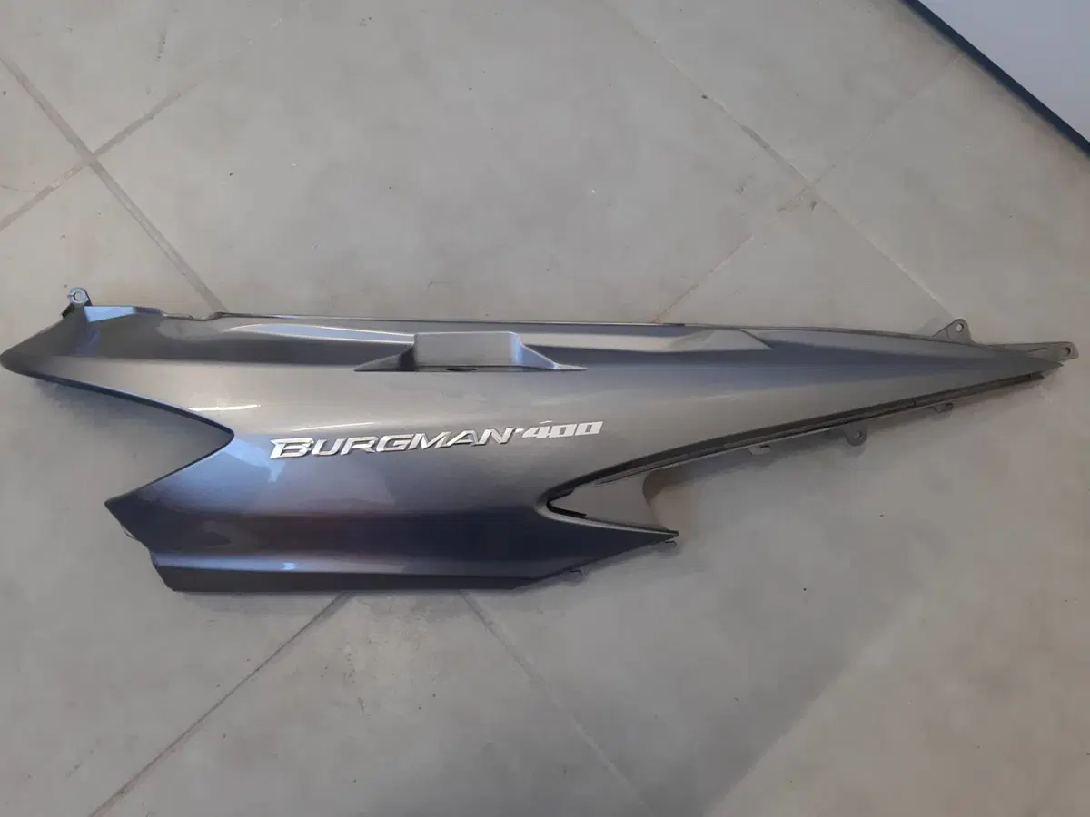 Carena fiancata posteriore dx Burgman 400 Suzuki (3)