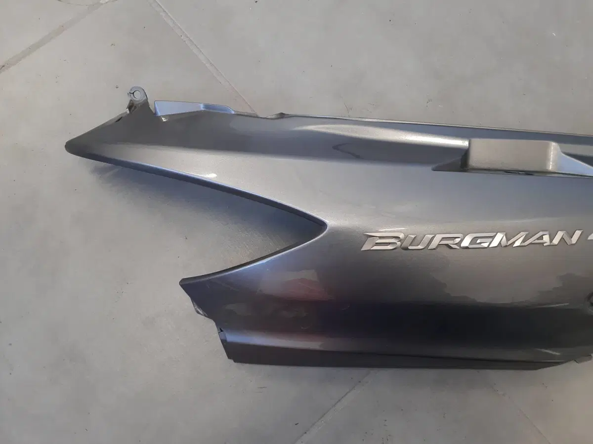 Carena fiancata posteriore dx Burgman 400 Suzuki (5)