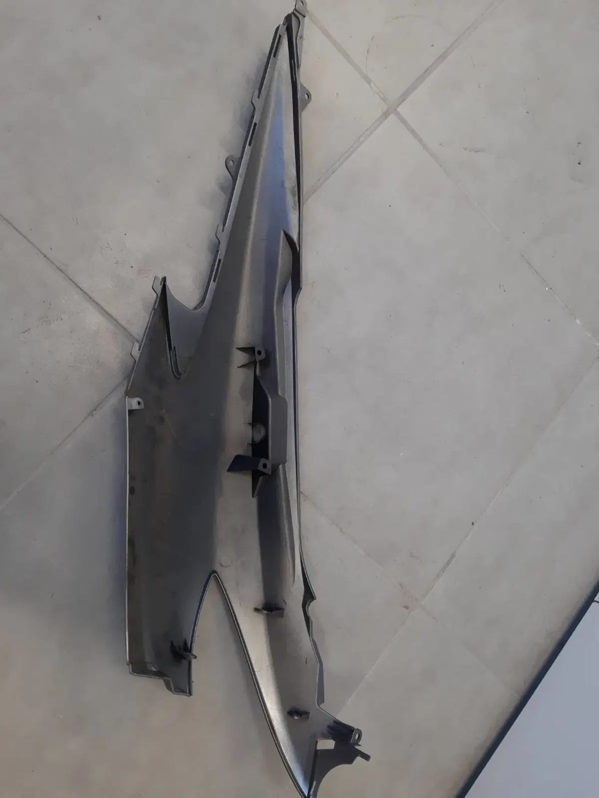 Carena fiancata posteriore dx Burgman 400 Suzuki (6)