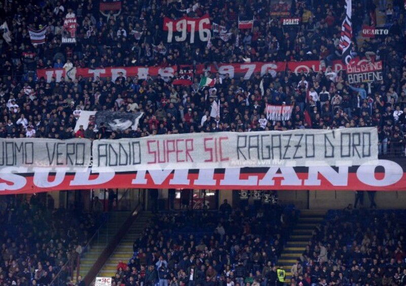 Il Milan a San Siro ricorda Simoncelli