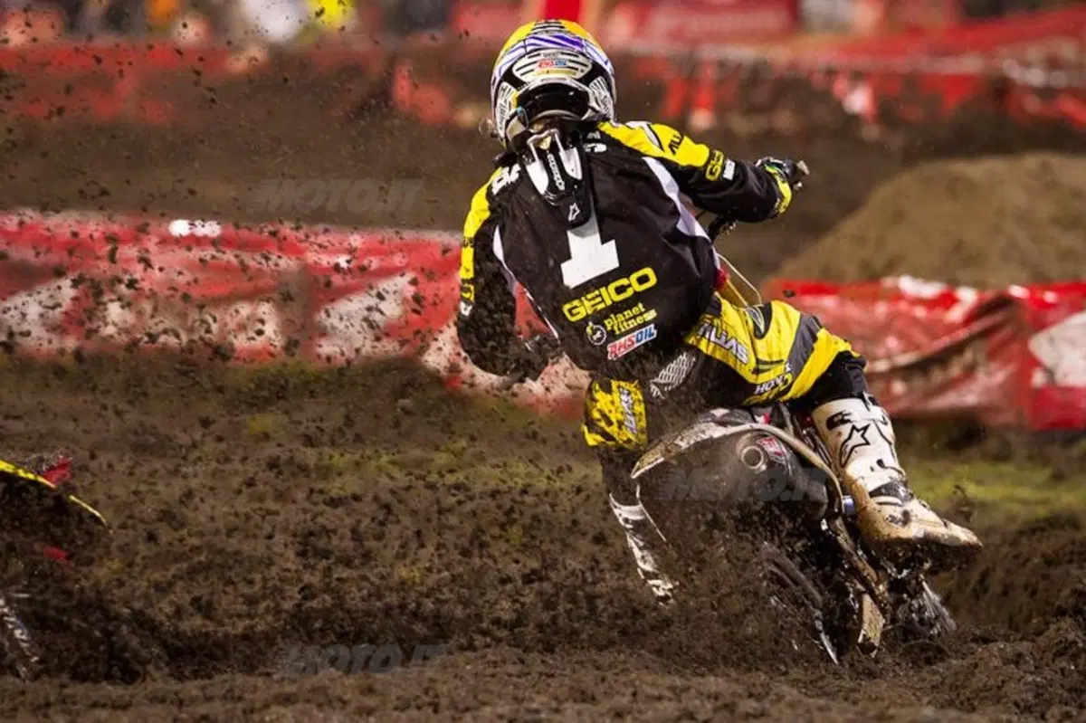 Supercross. A Daytona vince James Stewart (6)