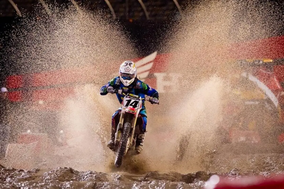 Supercross. A Daytona vince James Stewart (9)