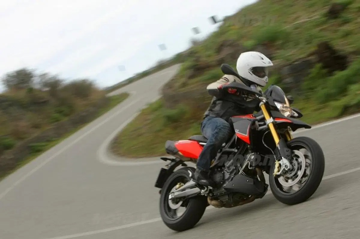 Aprilia Dorsoduro 1200 2012  (3)