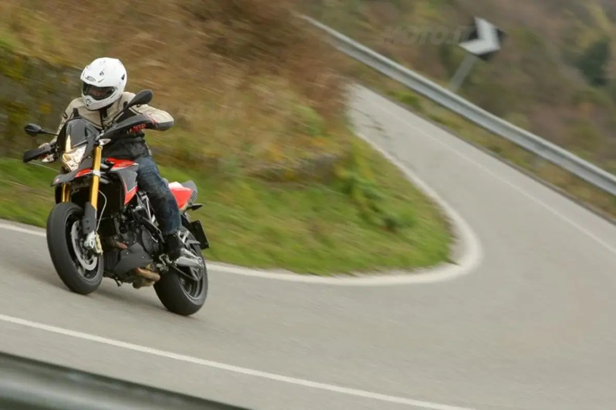 Aprilia Dorsoduro 1200 2012  (5)