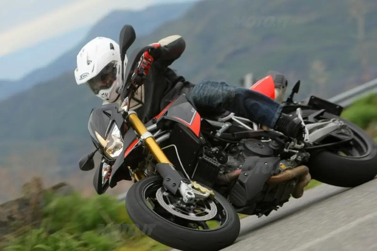 Aprilia Dorsoduro 1200 2012  (7)
