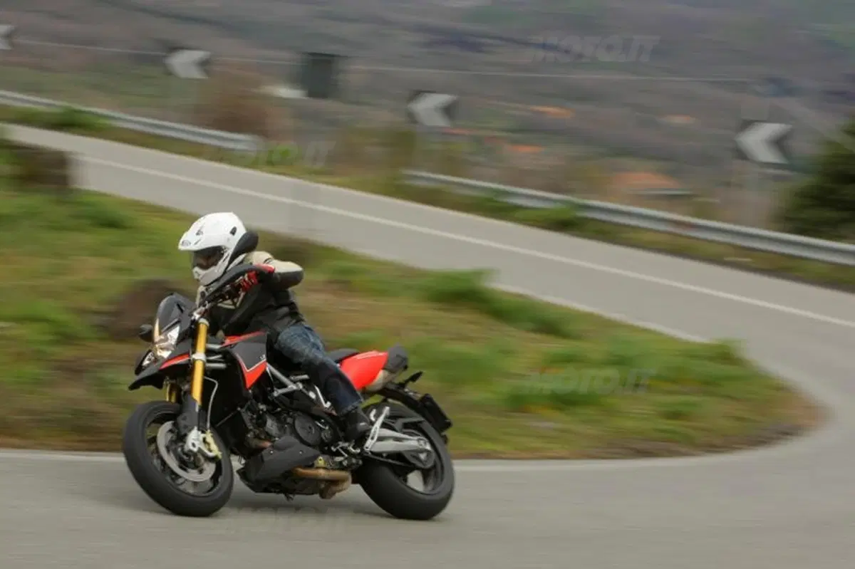 Aprilia Dorsoduro 1200 2012  (8)