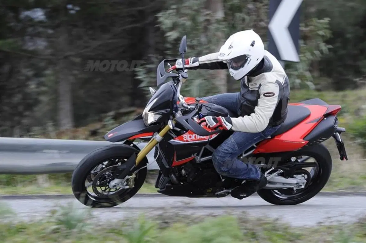 Aprilia Dorsoduro 1200 2012  (10)