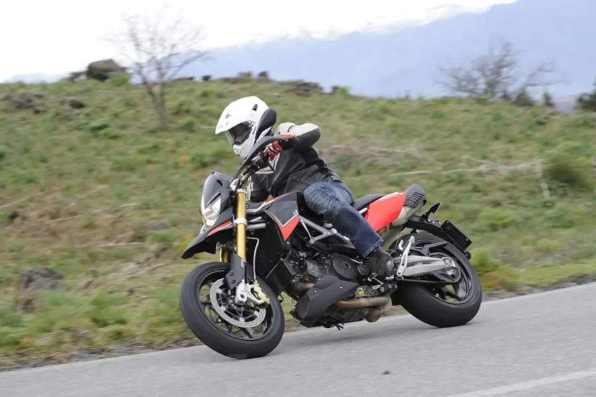 Aprilia Dorsoduro 1200 2012  (11)