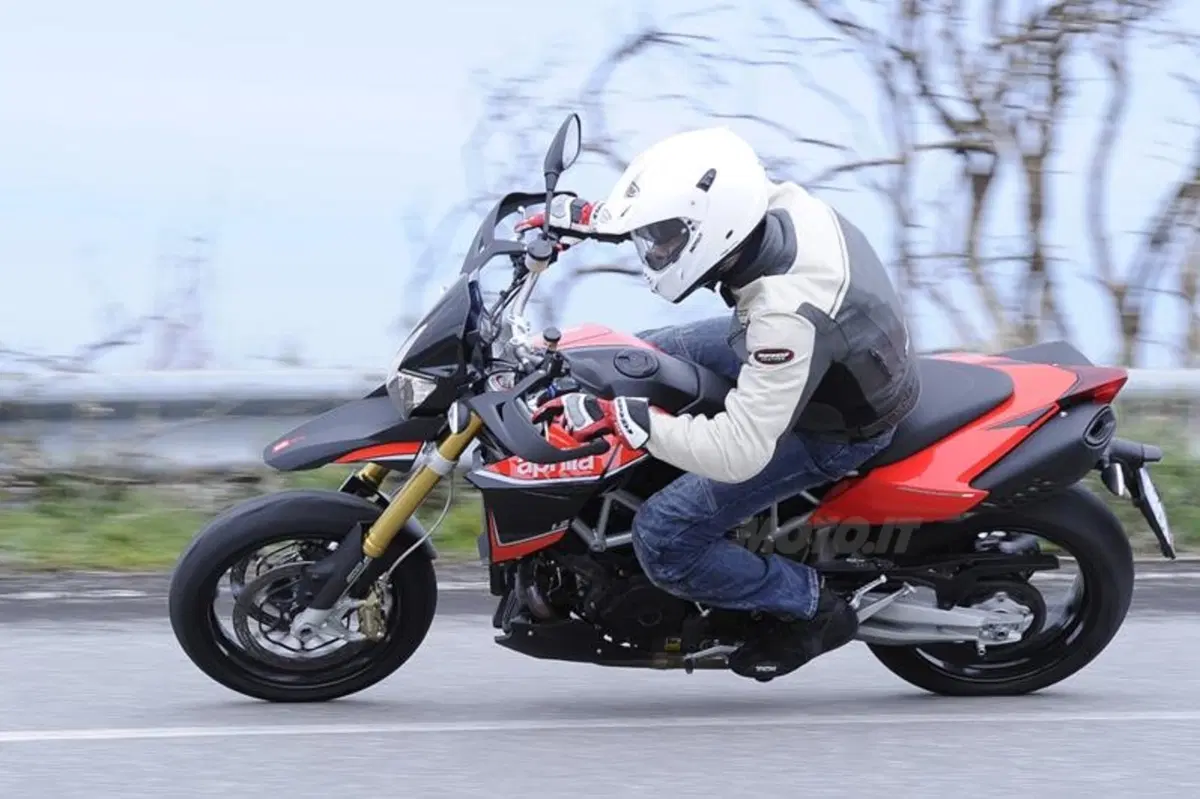 Aprilia Dorsoduro 1200 2012  (12)