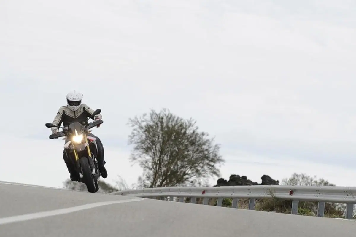Aprilia Dorsoduro 1200 2012  (13)