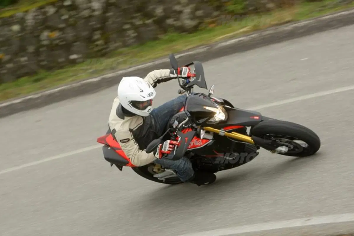 Aprilia Dorsoduro 1200 2012  (17)