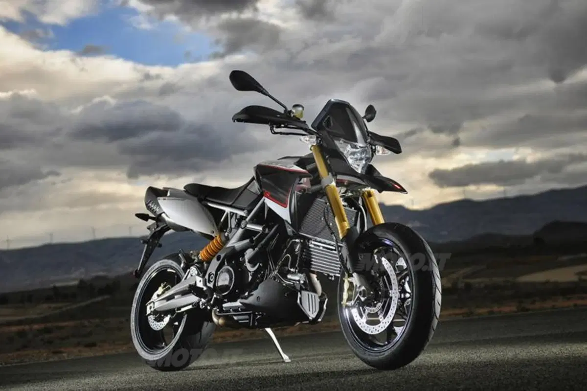 Aprilia Dorsoduro 1200 2012  (21)