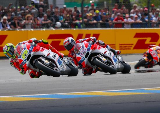 MotoGP 2016. Iannone, Màrquez e Dovizioso: tutti giù per terra