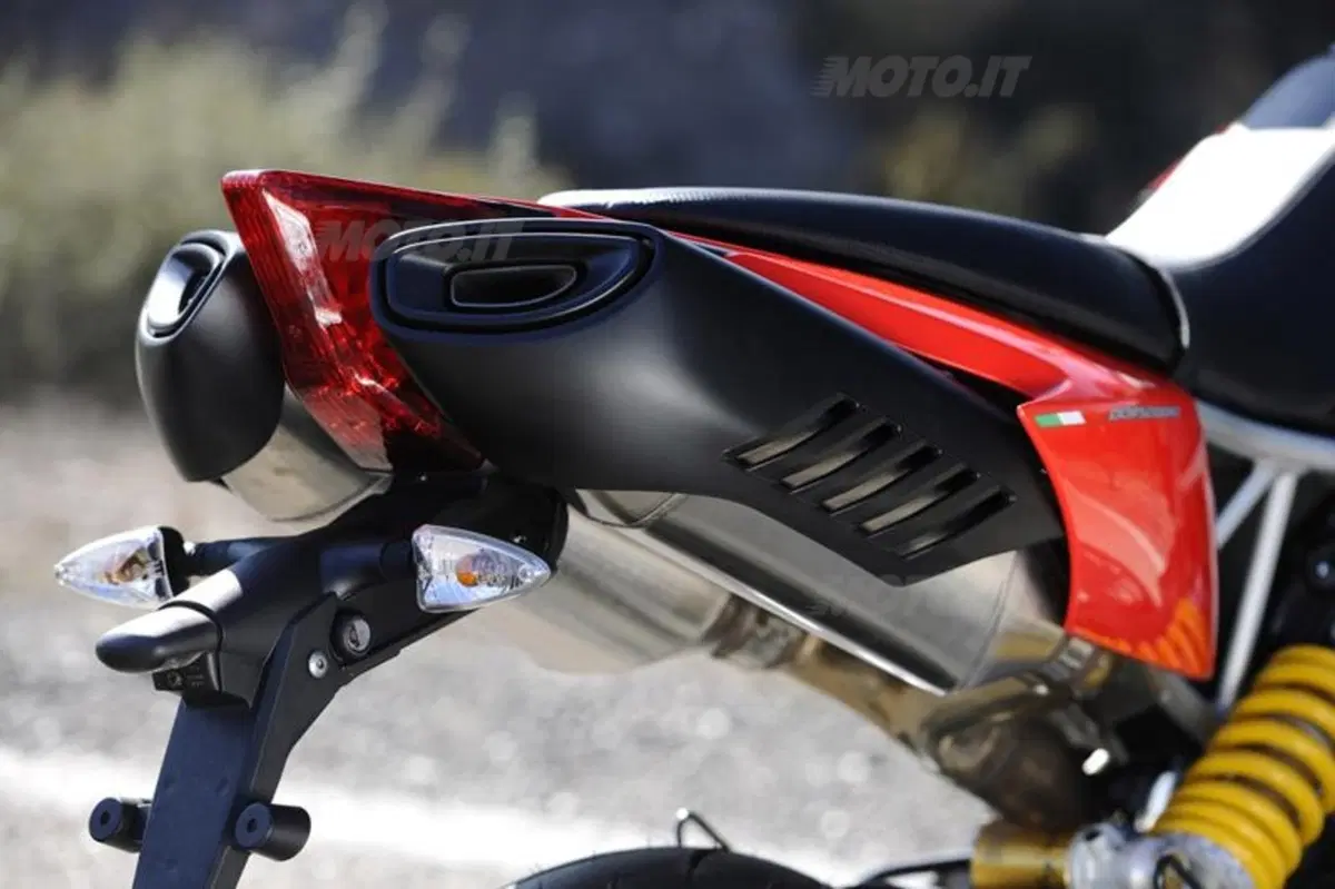 Aprilia Dorsoduro 1200 2012  (49)