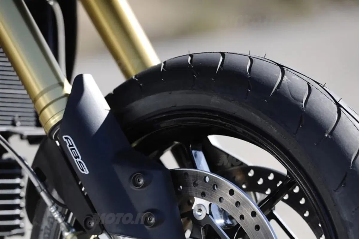 Aprilia Dorsoduro 1200 2012  (50)