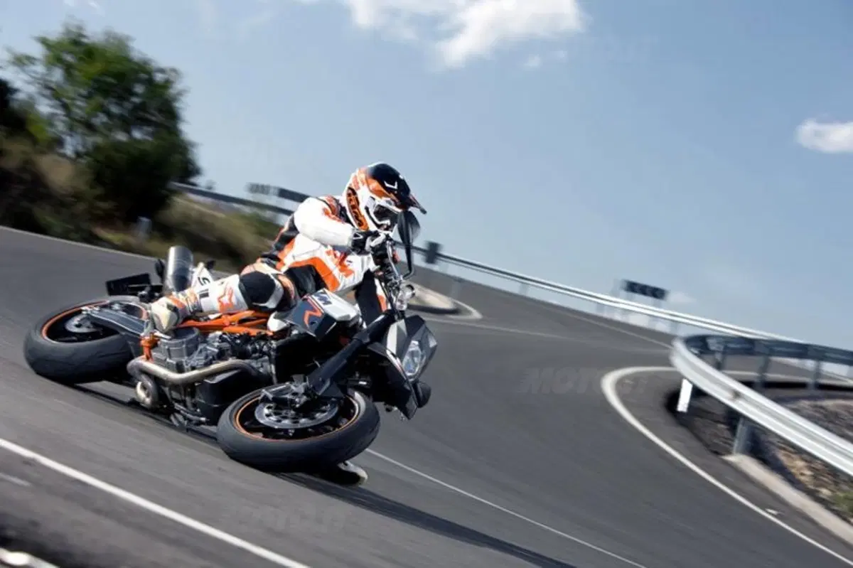 KTM 990 Supermoto R con ABS di serie a 11.495 Euro