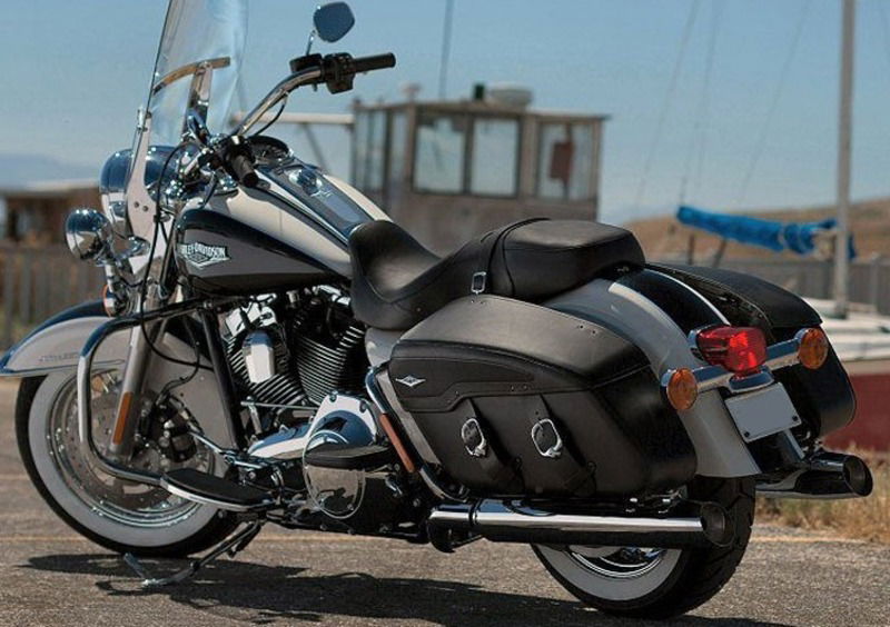 Harley-Davidson Touring 103 Road King Classic (2013 - 16) - FLHRC (2)