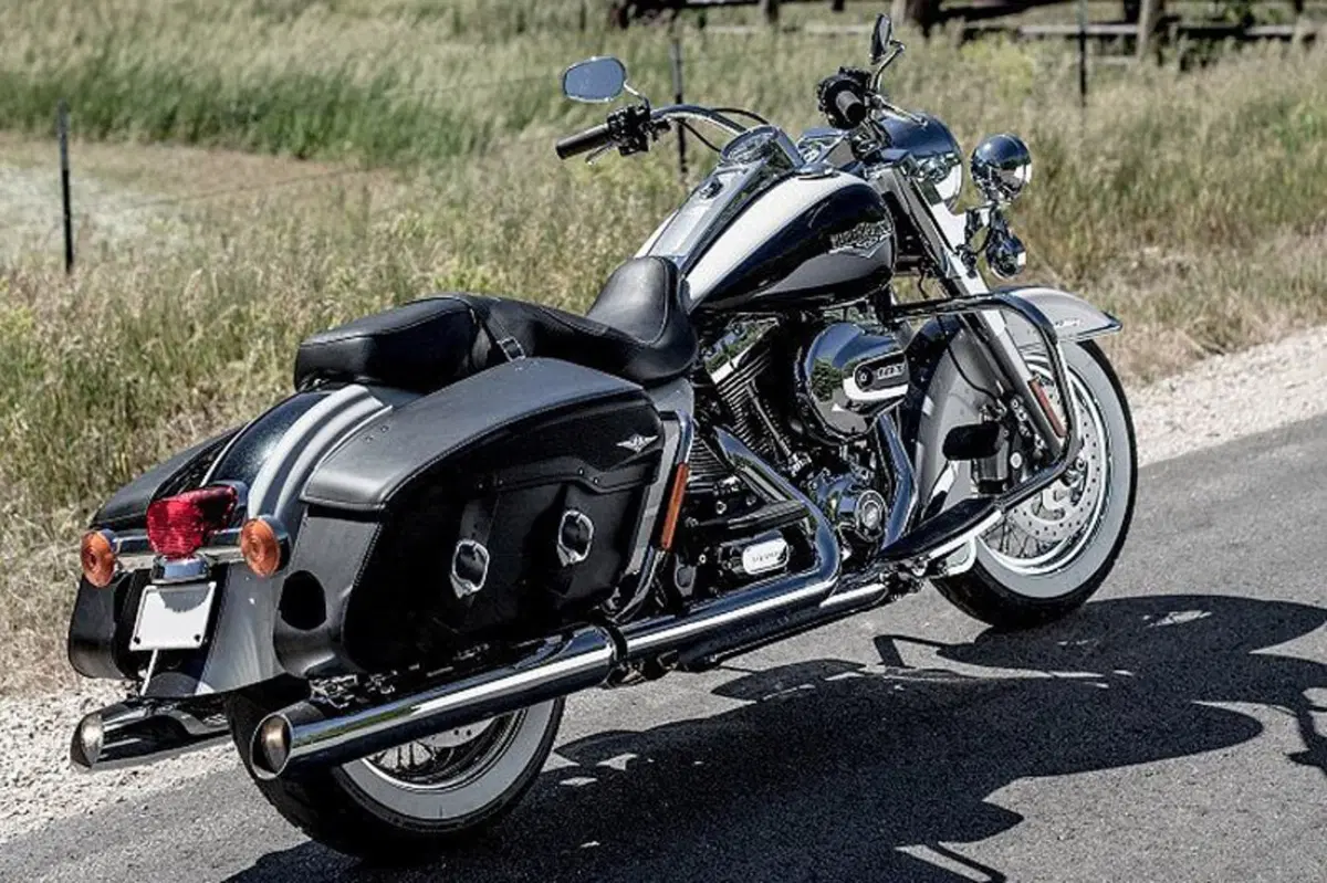 Harley-Davidson Touring 103 Road King Classic (2014 - 16) - FLHRC (6)