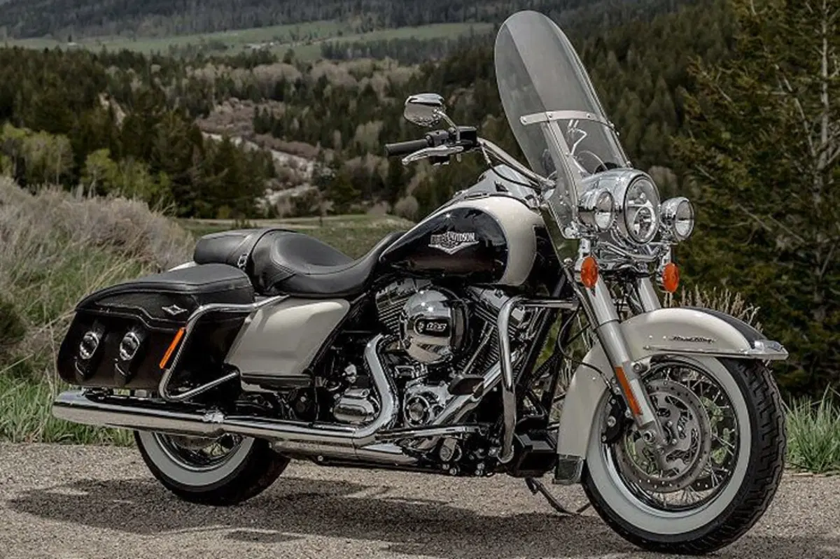 Harley-Davidson Touring 103 Road King Classic (2014 - 16) - FLHRC (2)