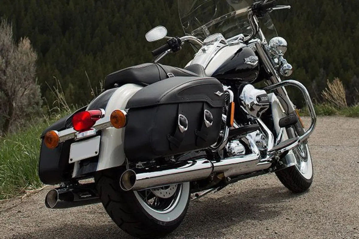 Harley-Davidson Touring 103 Road King Classic (2014 - 16) - FLHRC (4)