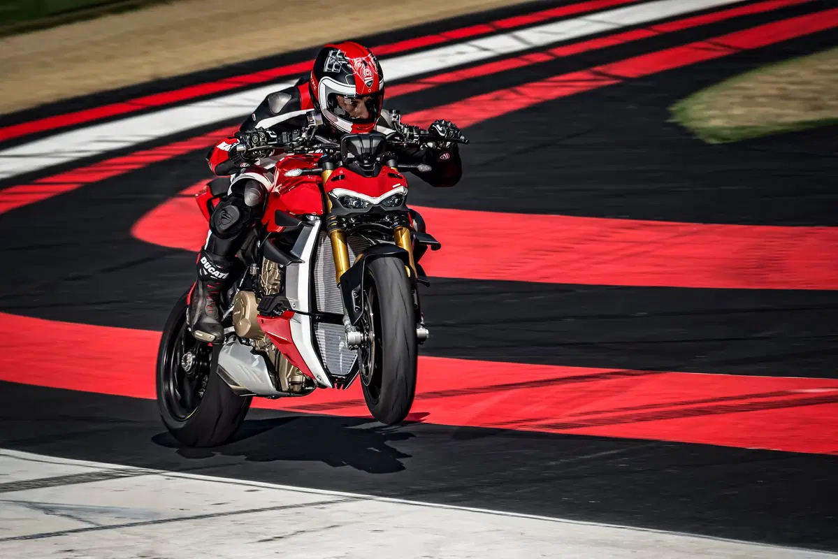 Ducati Streetfighter V4: foto, video, dati e prezzi (23)