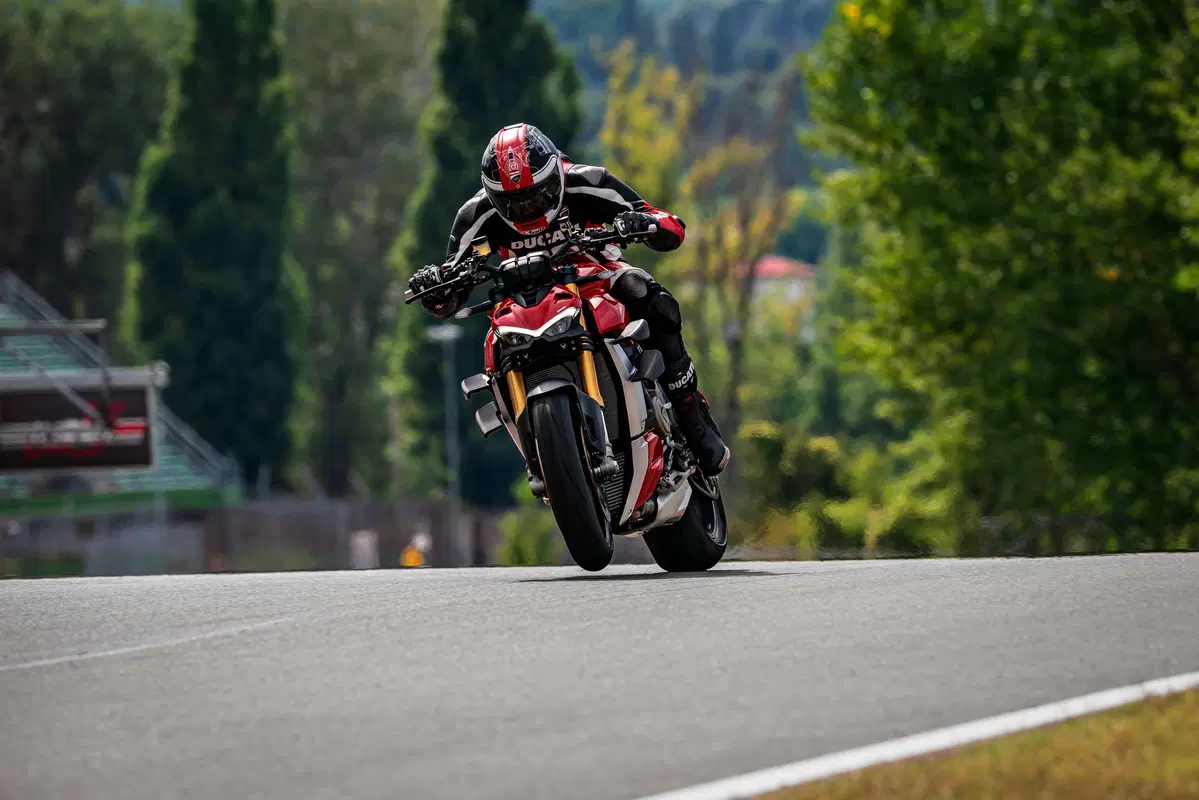 Ducati Streetfighter V4: foto, video, dati e prezzi (34)