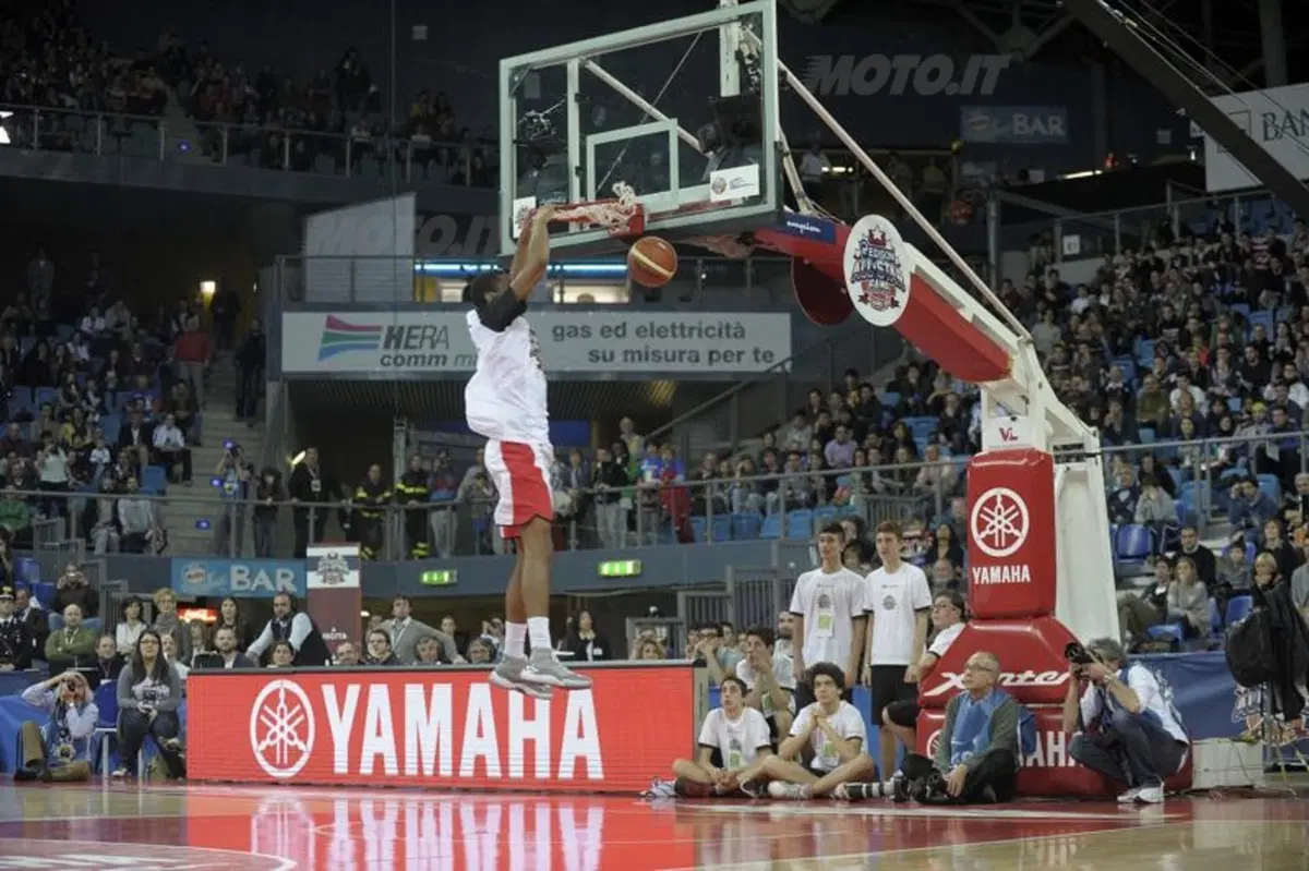James White vince il "Yamaha Xenter Slam Dunk Contest" (3)