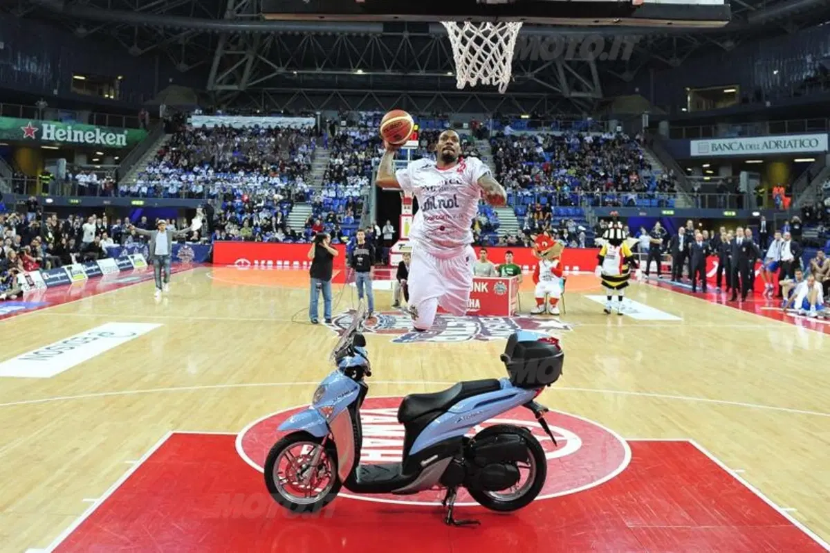 James White vince il "Yamaha Xenter Slam Dunk Contest" (6)