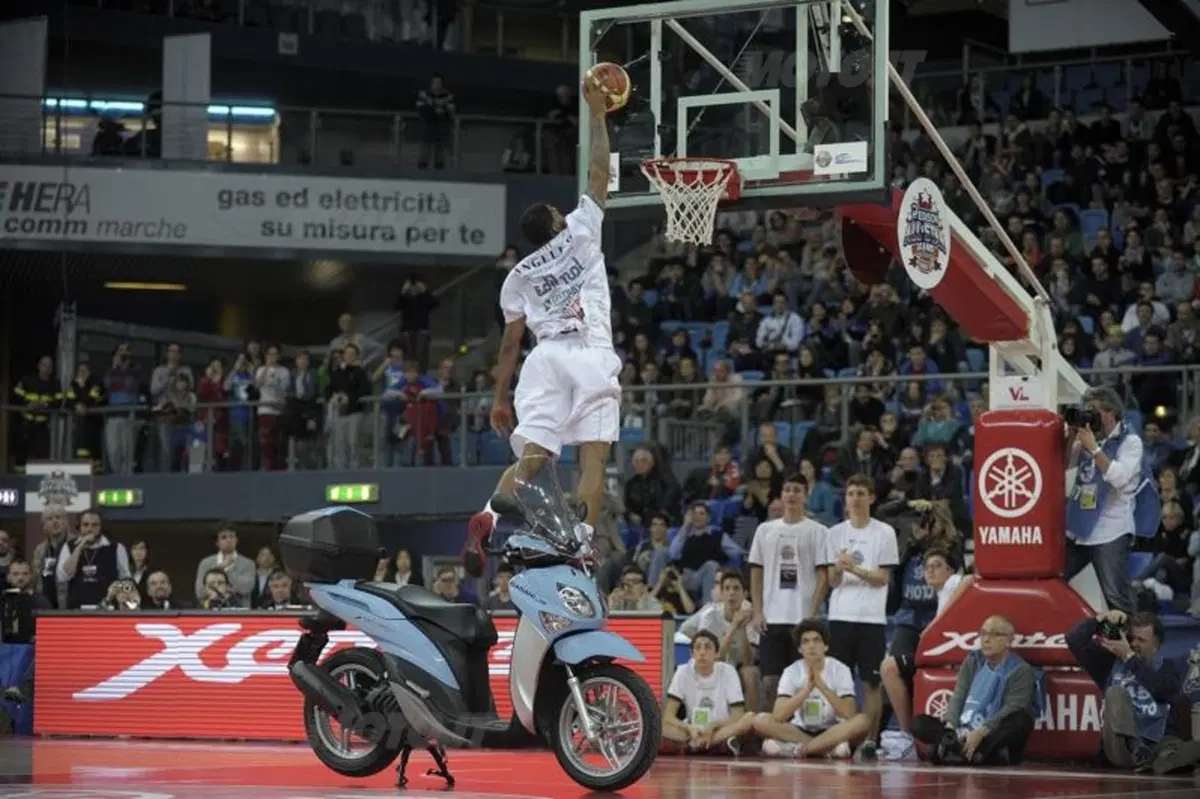 James White vince il "Yamaha Xenter Slam Dunk Contest" (8)