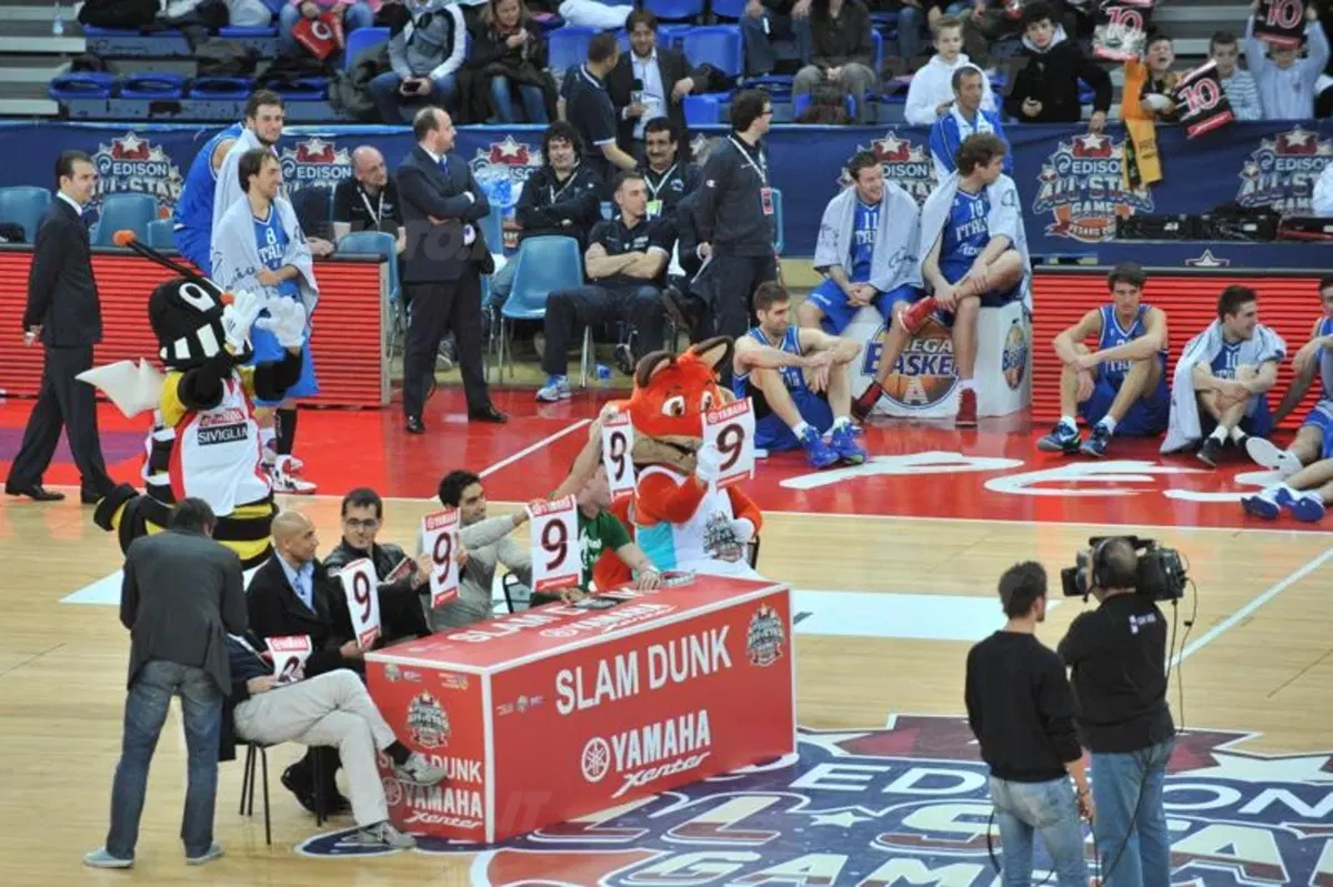 James White vince il "Yamaha Xenter Slam Dunk Contest" (11)