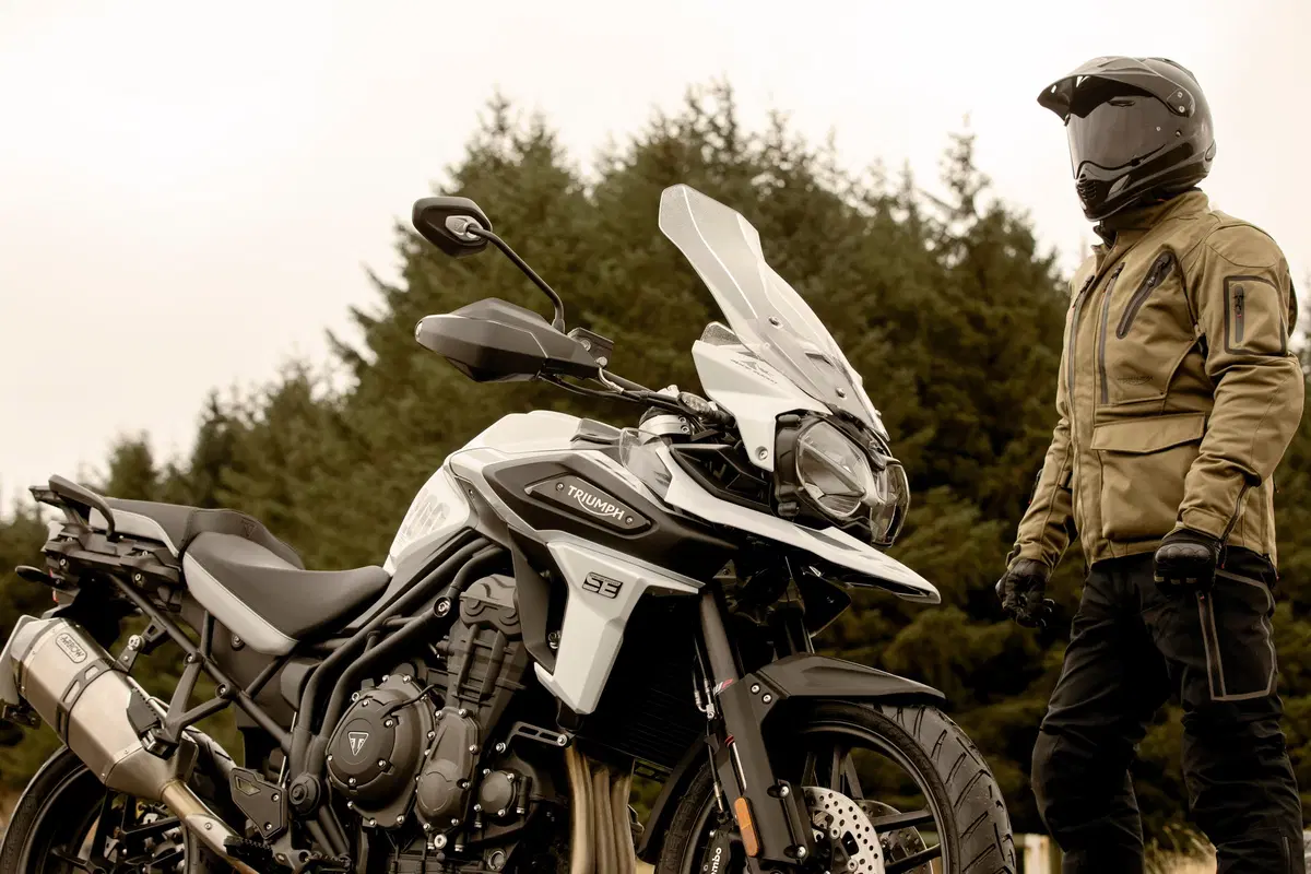 Triumph Tiger 1200, le nuove Desert e Alpine Edition 2020 (3)