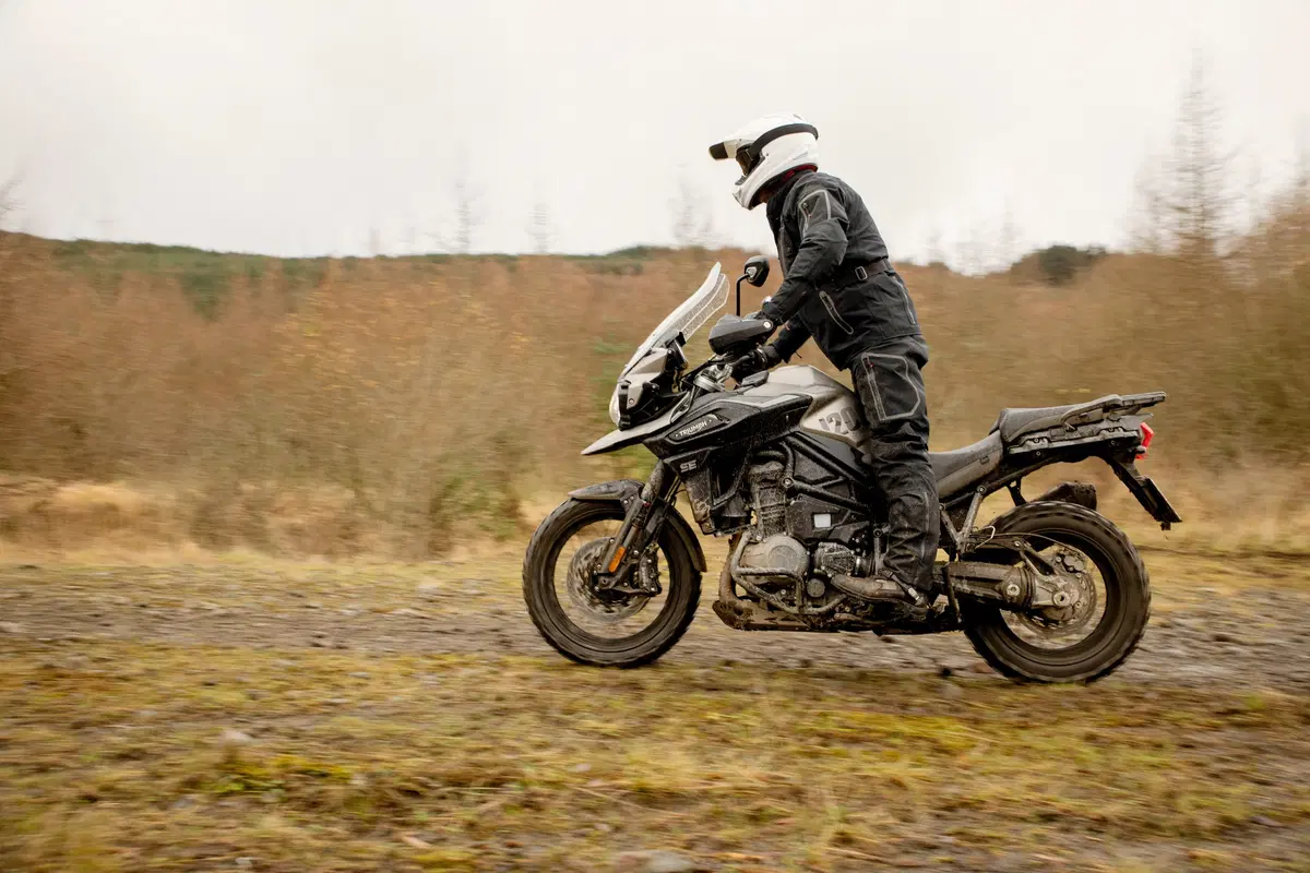 Triumph Tiger 1200, le nuove Desert e Alpine Edition 2020 (4)